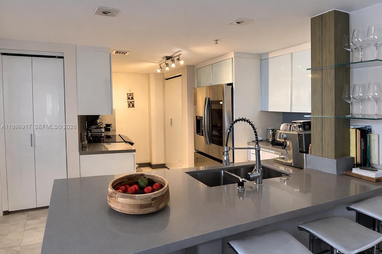 Condominium at 701 Brickell Key Blvd # 1611, Miami FL 33131