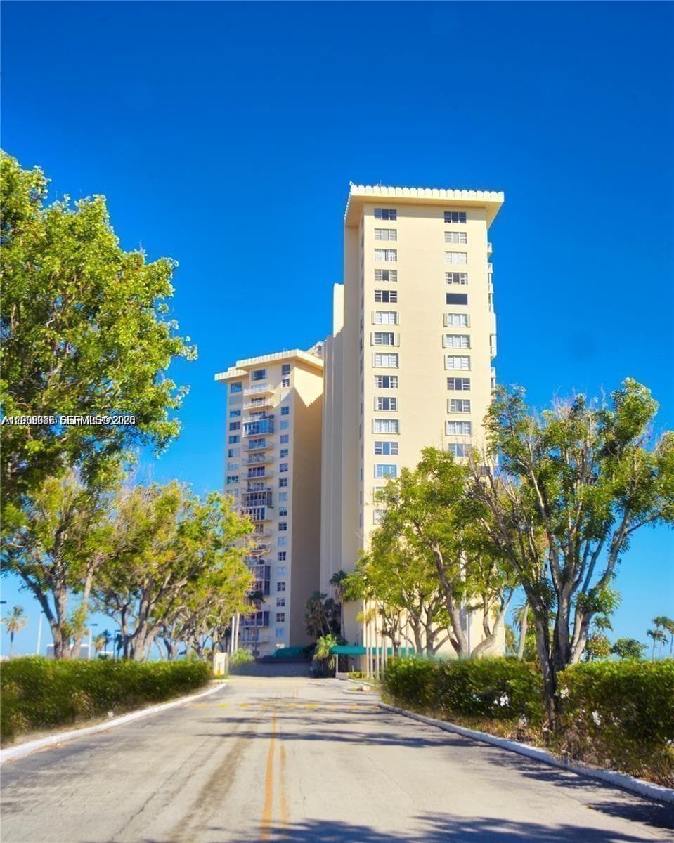 Condominium at 11111 Biscayne Blvd # 18E, Miami FL 33181