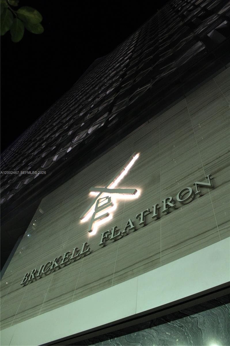 Condominium at 1000 Brickell Plz # 1906, Miami FL 33131