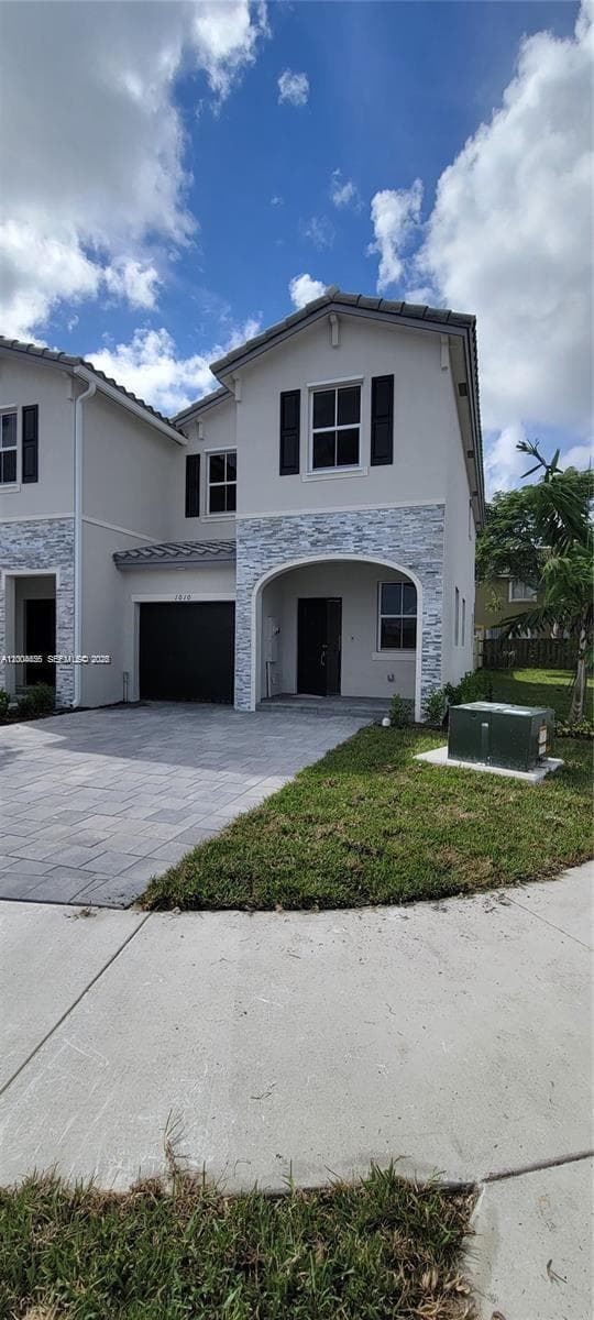 Townhouse at 1010 SE 26th Ter, Homestead FL 33035