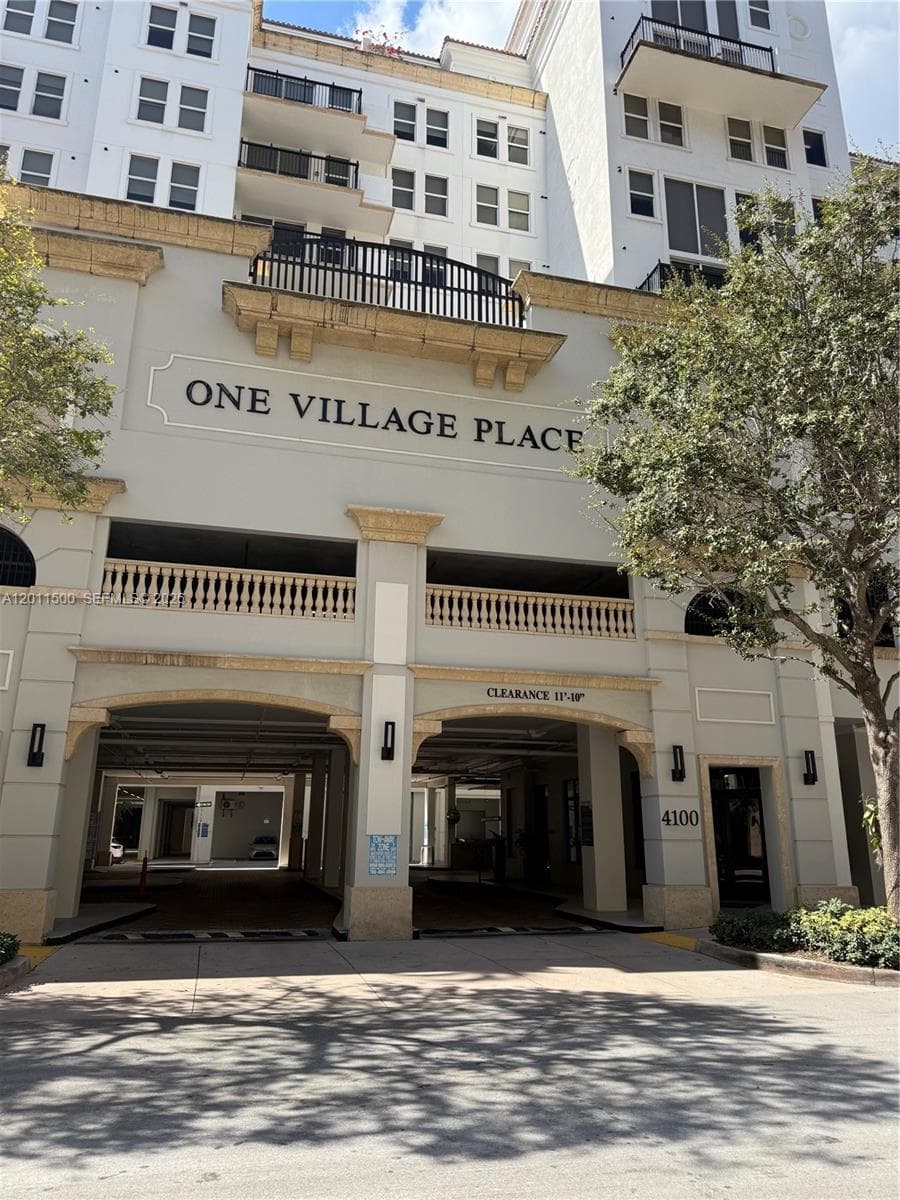 Condominium at 4100 Salzedo St # 811, Coral Gables FL 33146