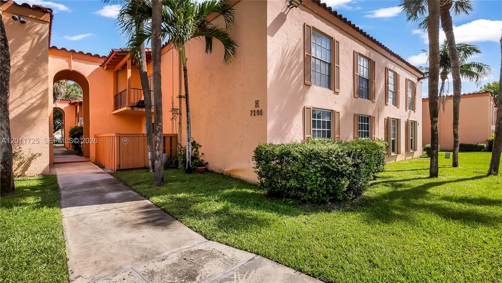 Condominium at 7200 Fairway Dr # H12, Miami Lakes FL 33014