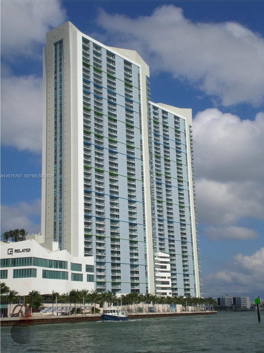 Condominium at 325 S Biscayne Blvd # 4016, Miami FL 33131