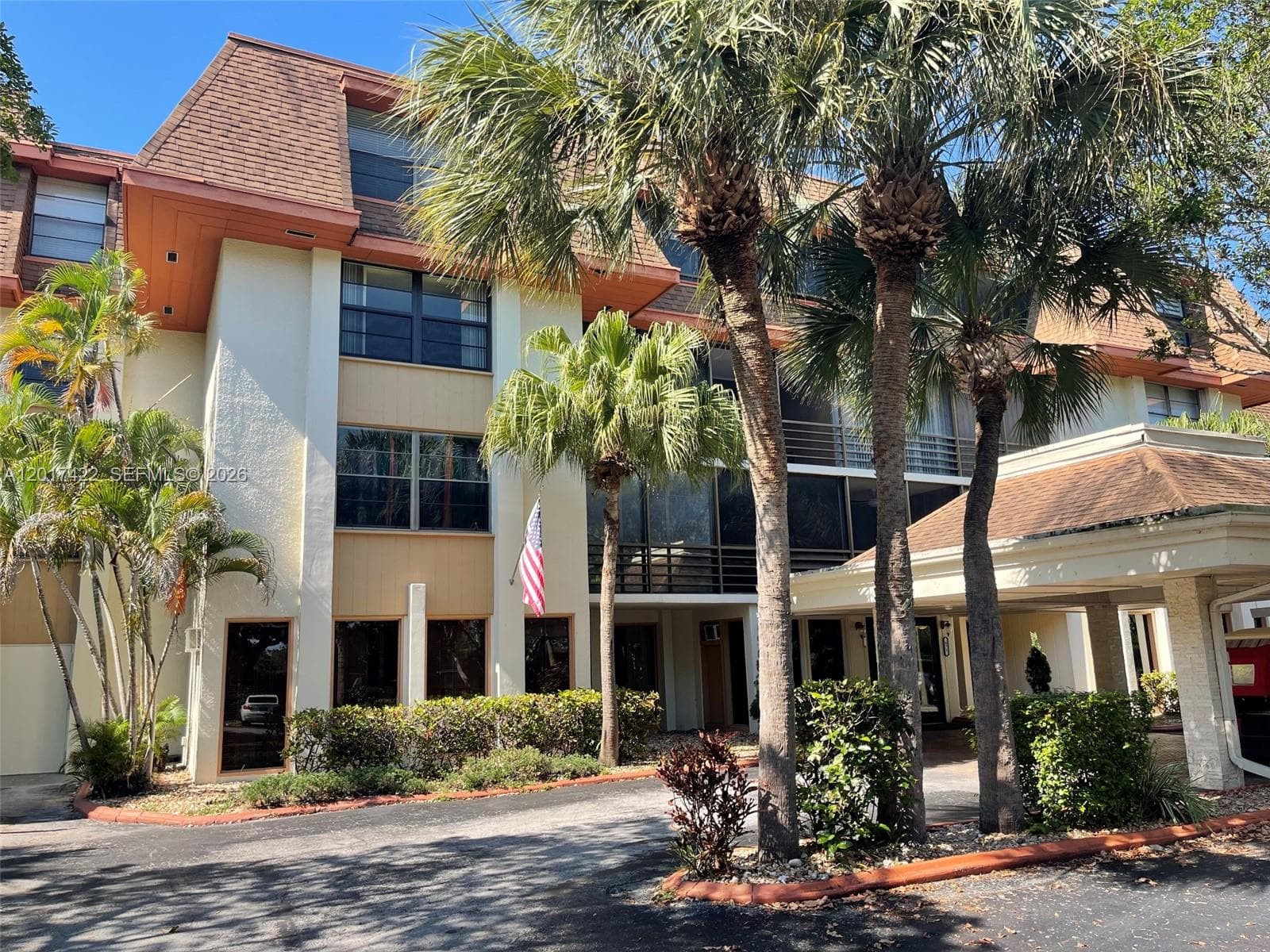 Condominium at 671 NE 195th St, Miami FL 33179