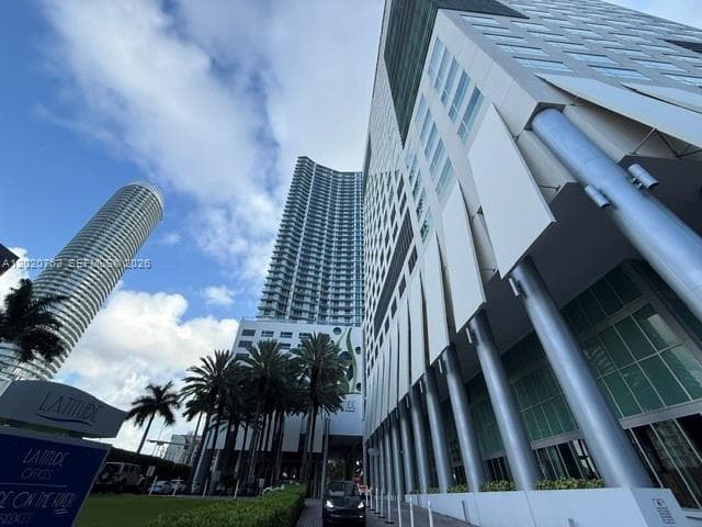 Condominium at 185 SW 7th St # 3803, Miami FL 33130