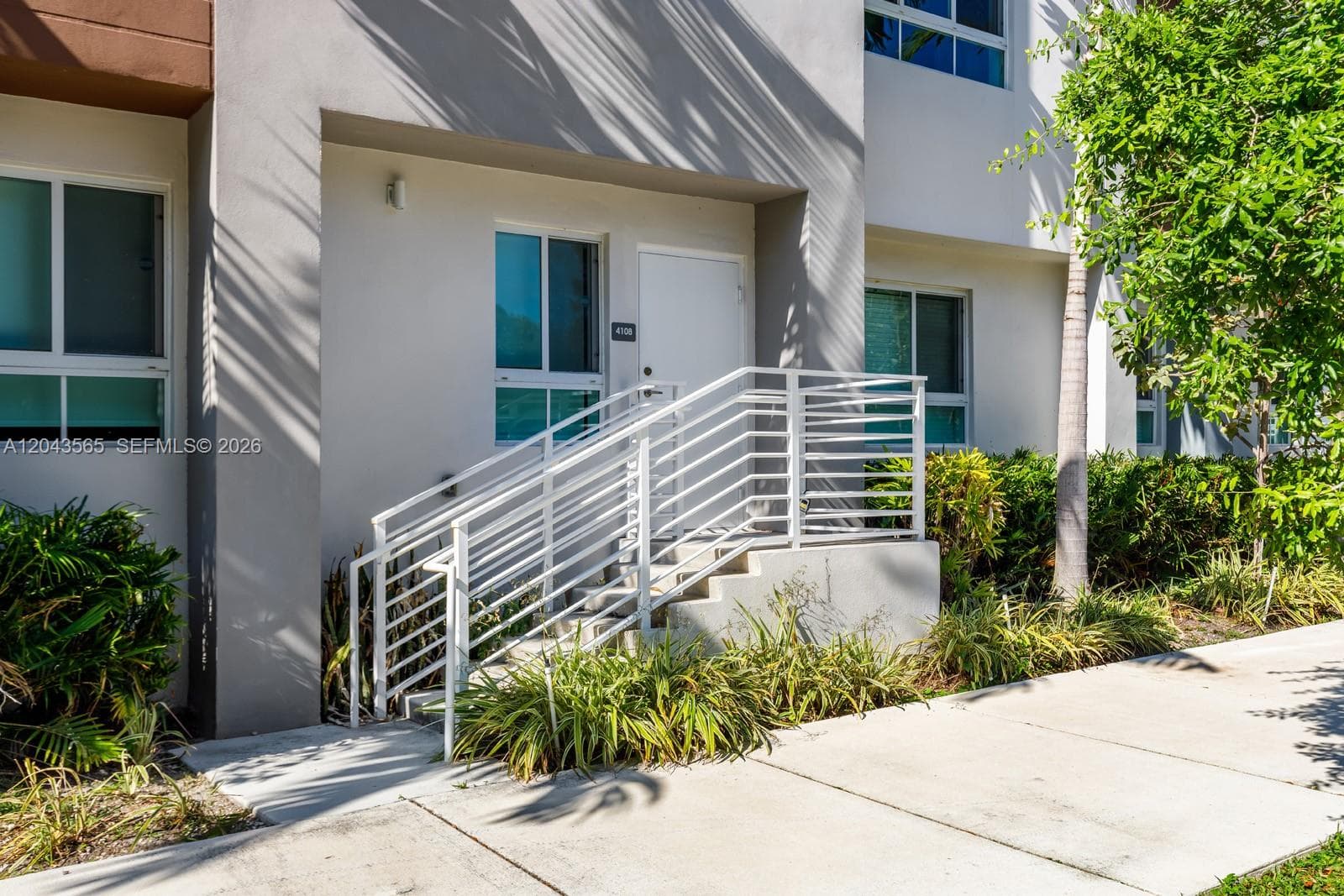 Villa at 2505 NE 193rd St # 4108, Miami FL 33180