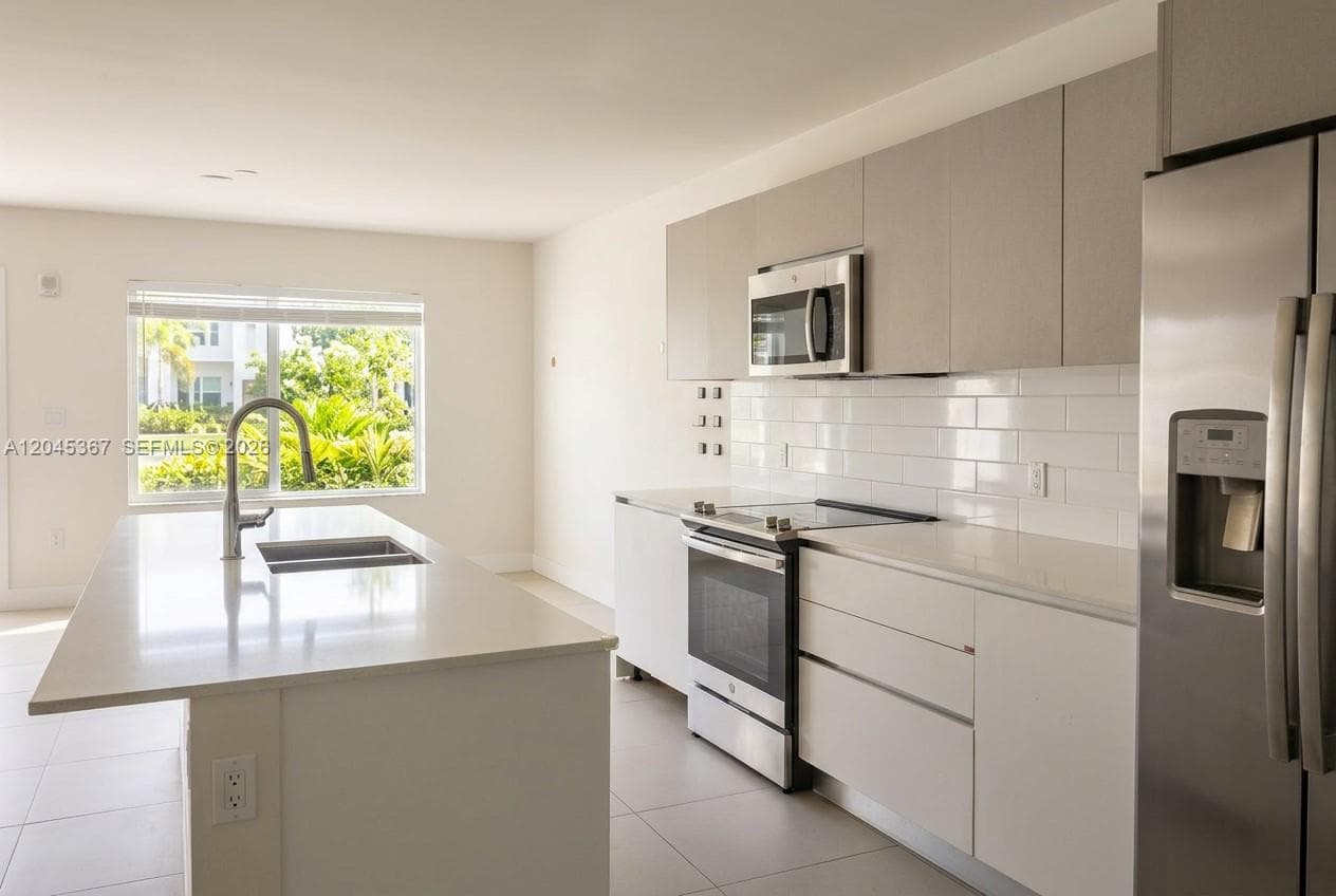 Condominium at 2535 NE 193rd St # 3104, Miami FL 33180