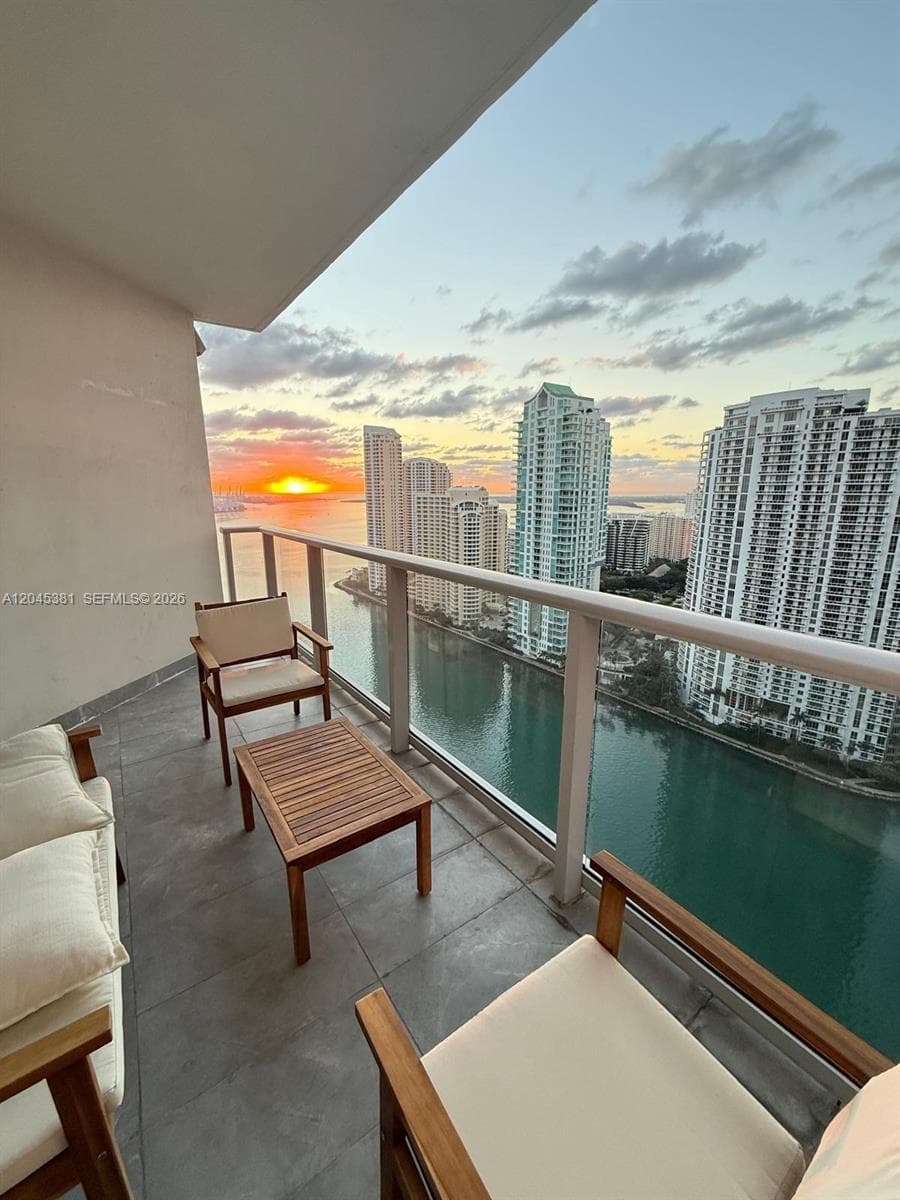 Condominium at 300 S Biscayne Blvd # 2806, Miami FL 33131
