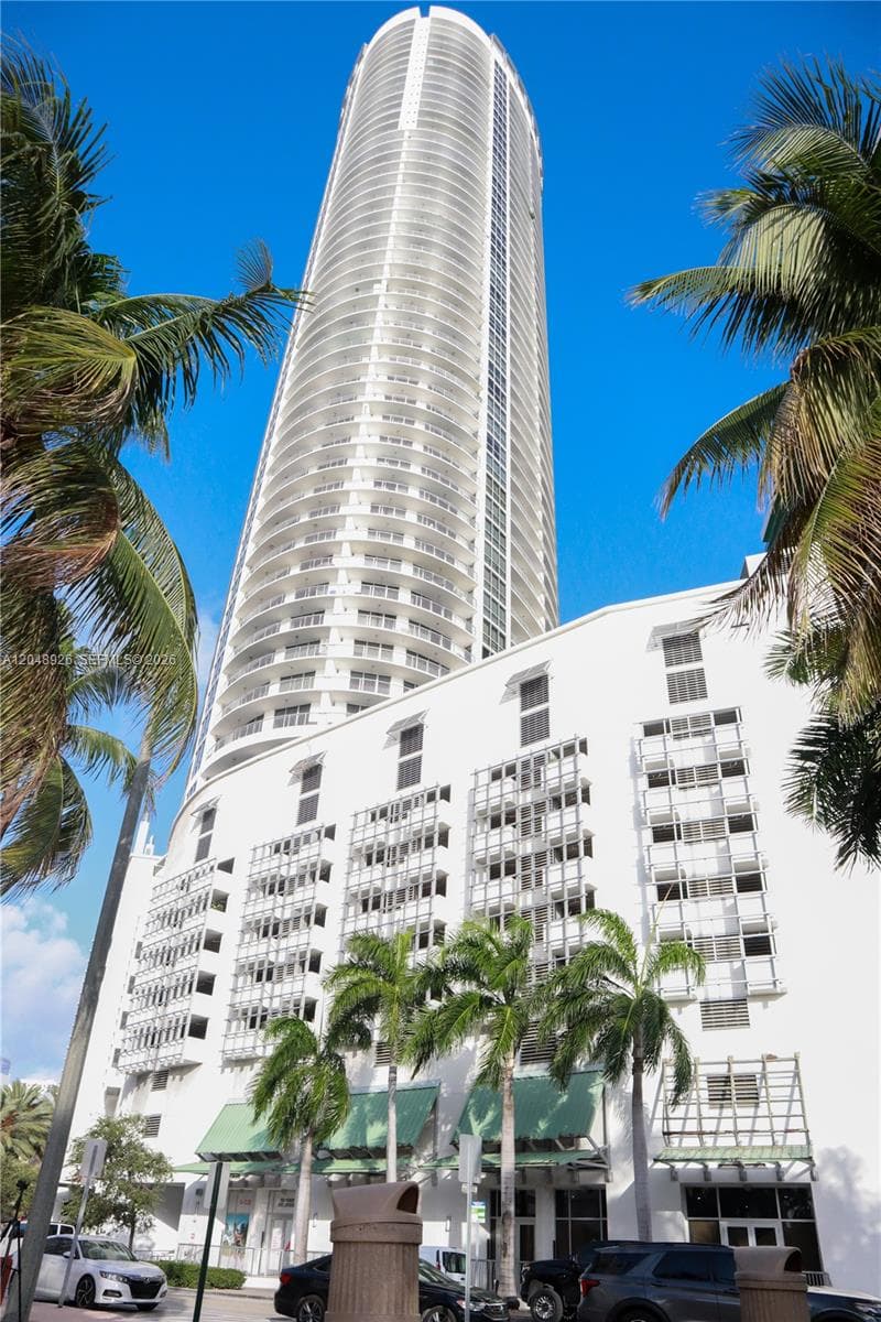 Condominium at 1750 N Bayshore Dr # 3611, Miami FL 33132