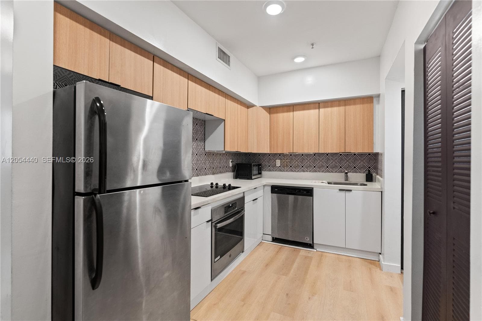 Condominium at 810 7th # 102, Miami Beach FL 33139