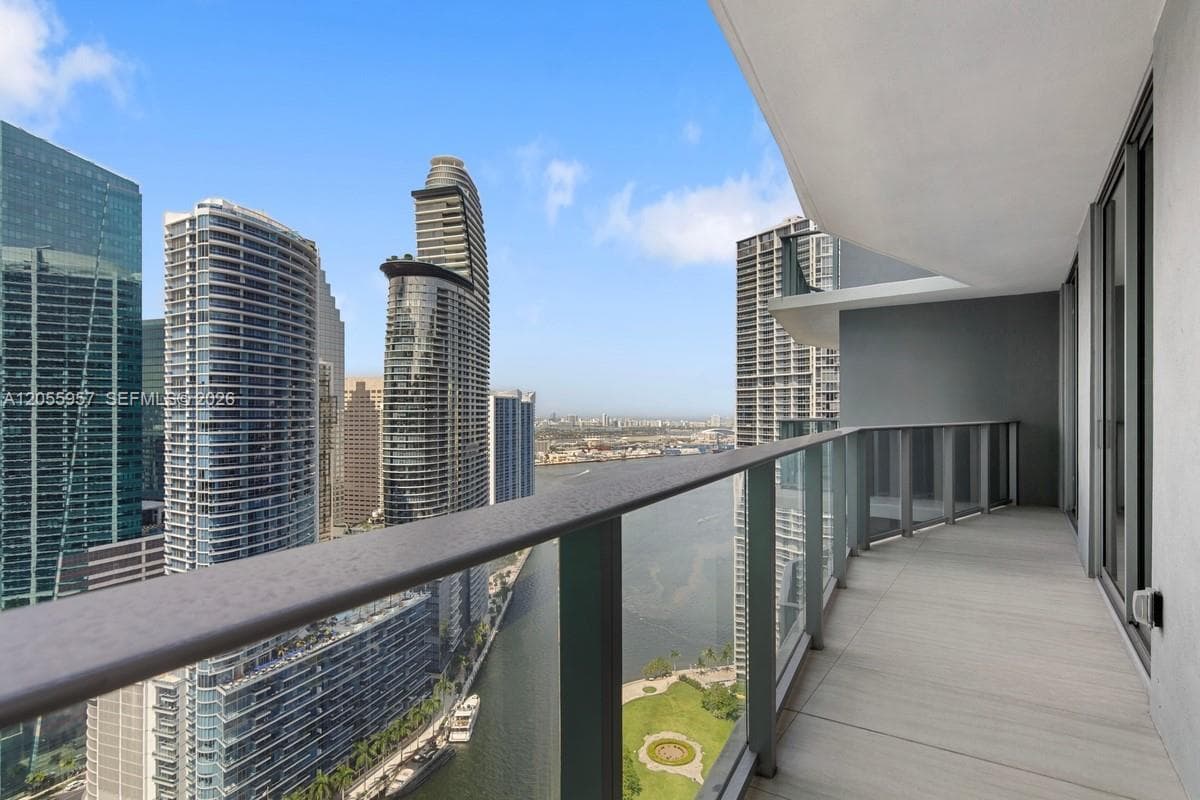Condominium at 77 SE 5th Street # 3902, Miami FL 33131