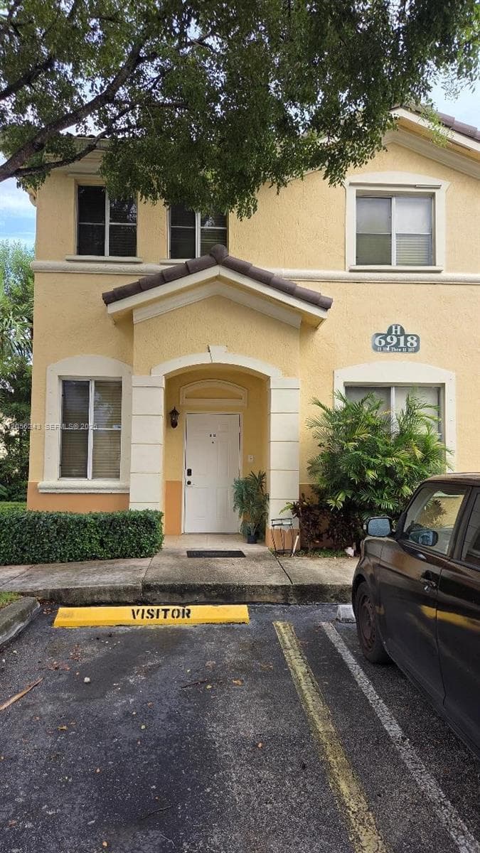 Townhouse at 6918 NW 177th St # H100, Hialeah FL 33015