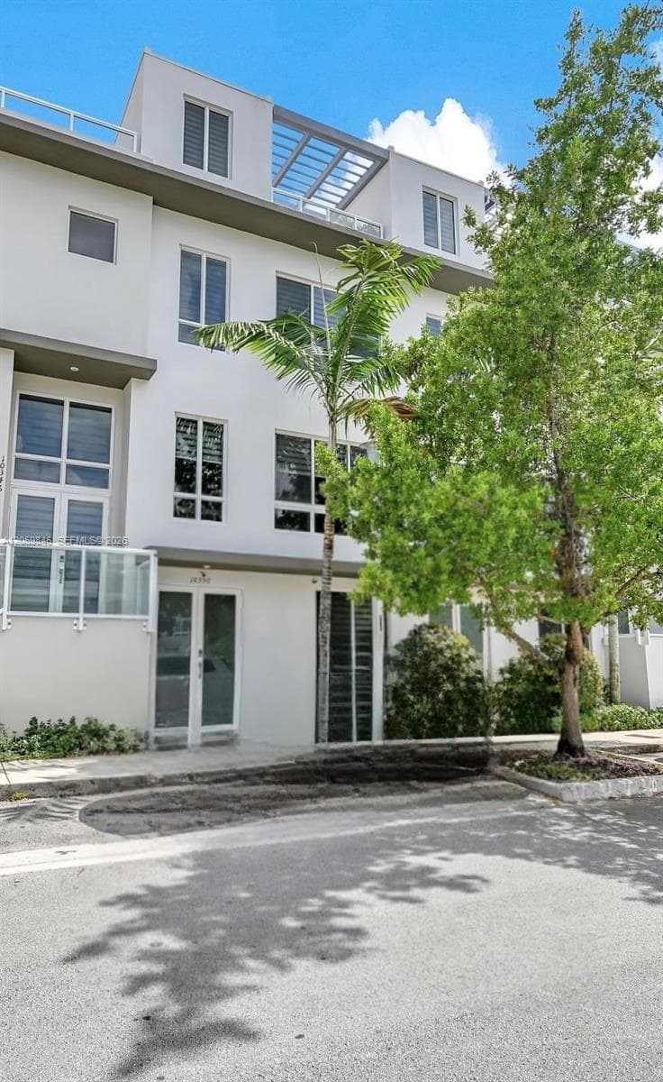 Townhouse at 10350 NW 64th St, Doral FL 33178