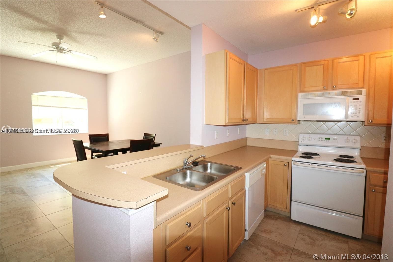 Condominium at 6001 SW 70th St # 117, South Miami FL 33143