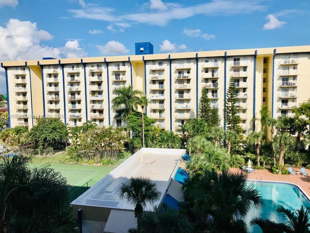 Condominium at 4550 NW 9th St # 706E, Miami FL 33126