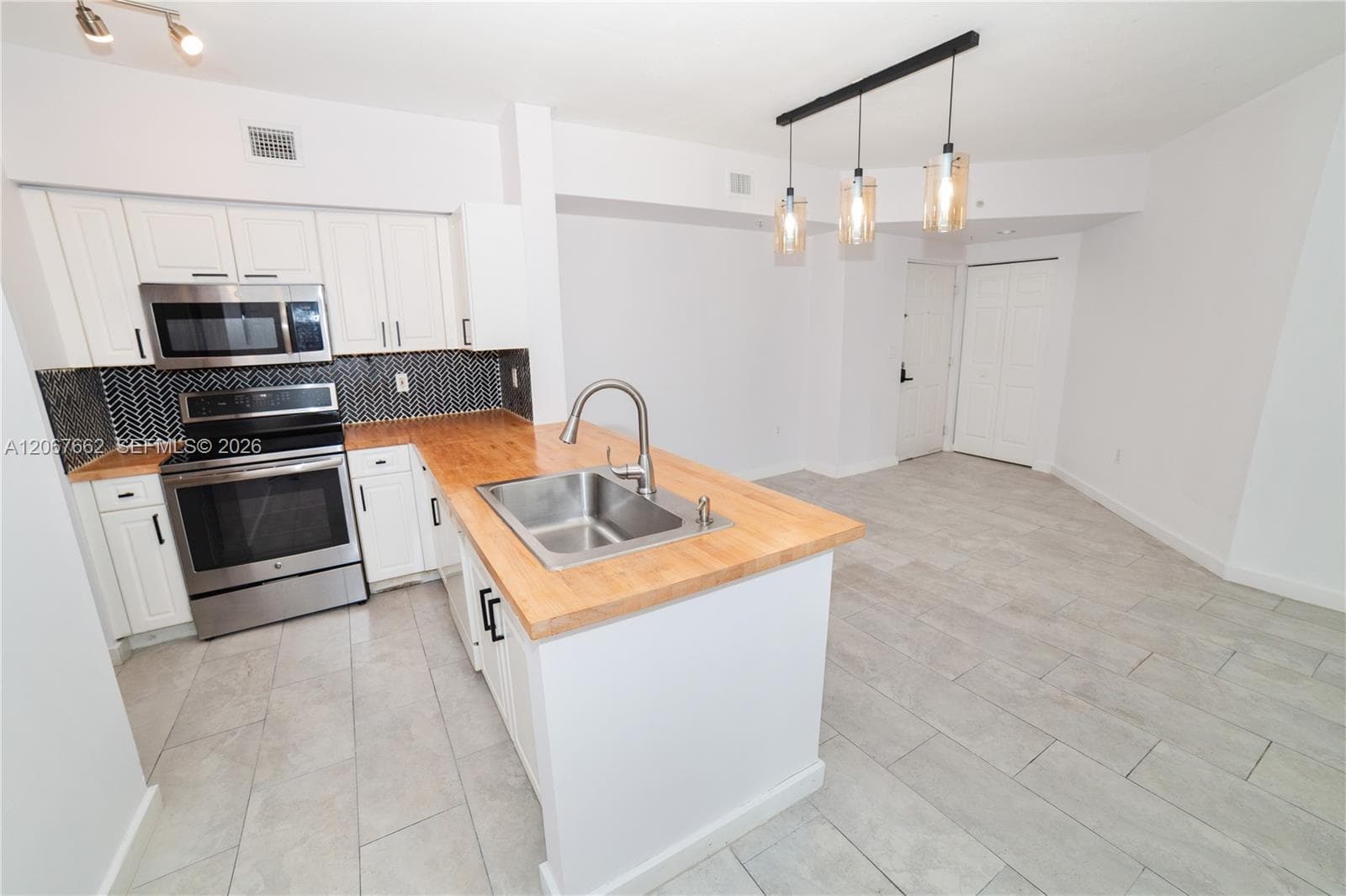 Condominium at 17125 N Bay Rd # 3410, Sunny Isles Beach FL 33160