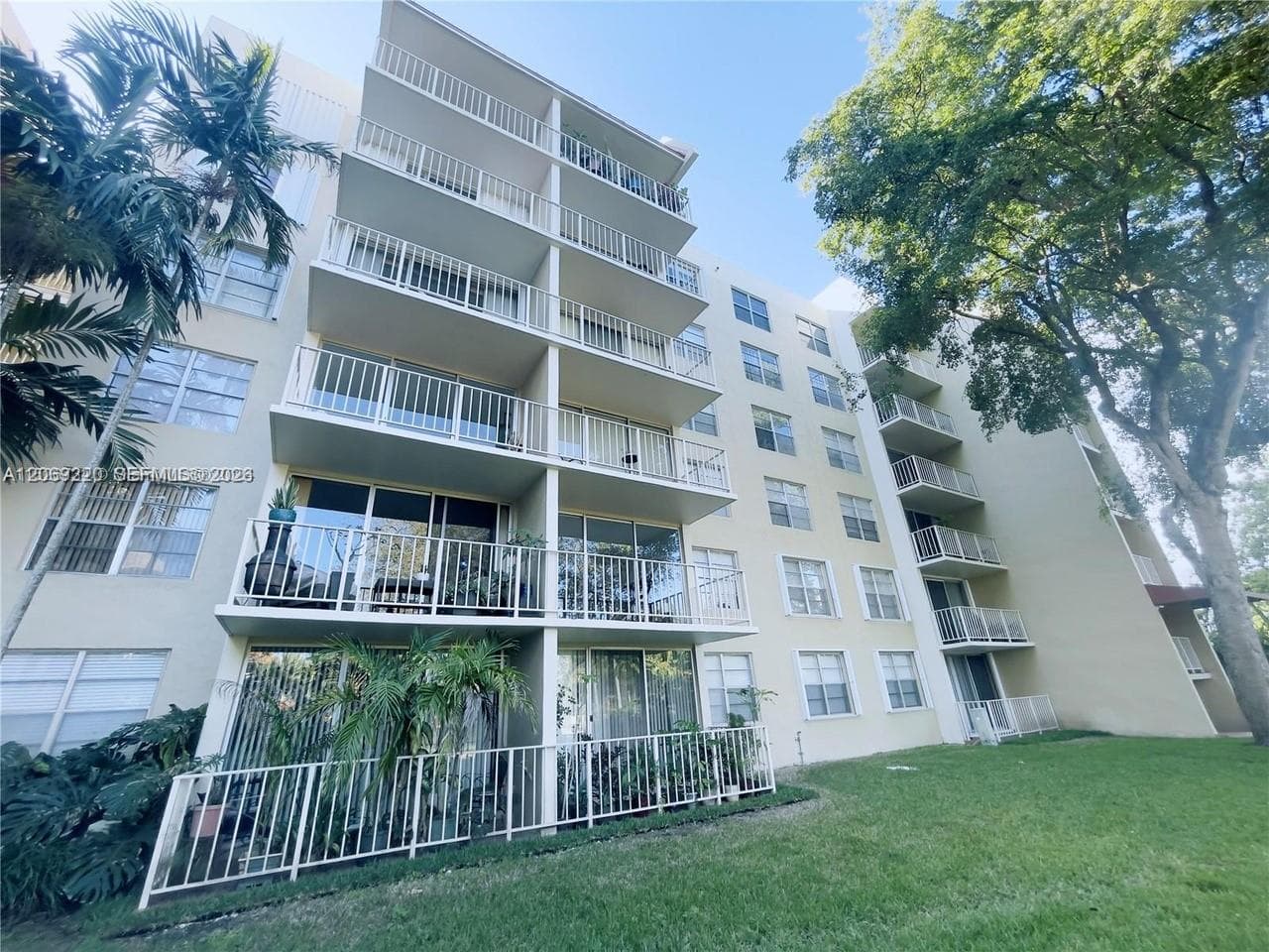 Condominium at Miami, FL, 33176