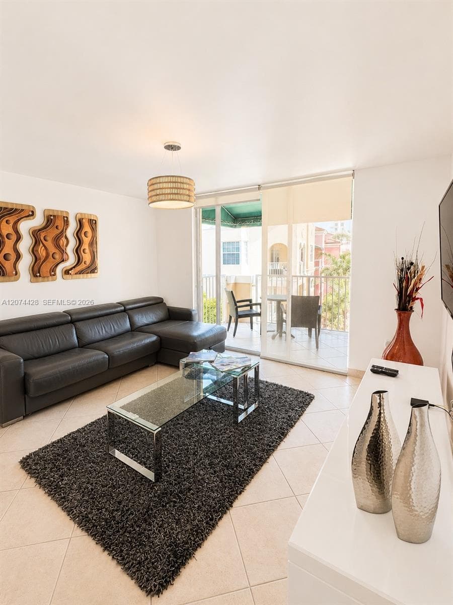 Condominium at 19701 E Country Club Dr # 5605, Aventura FL 33180