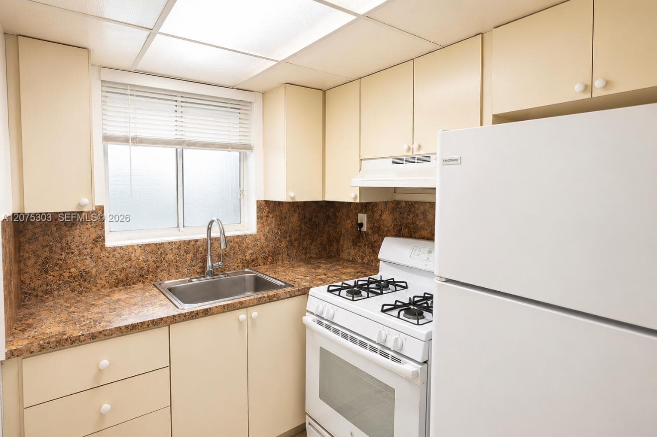 Apartment at 2799 E 4th Ave # 7, Hialeah FL 33013