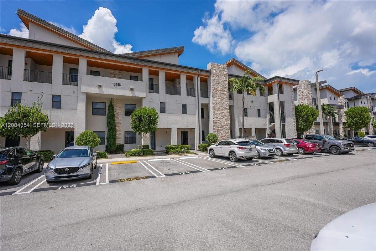 Condominium at 10455 NW 82nd St # 10, Doral FL 33178