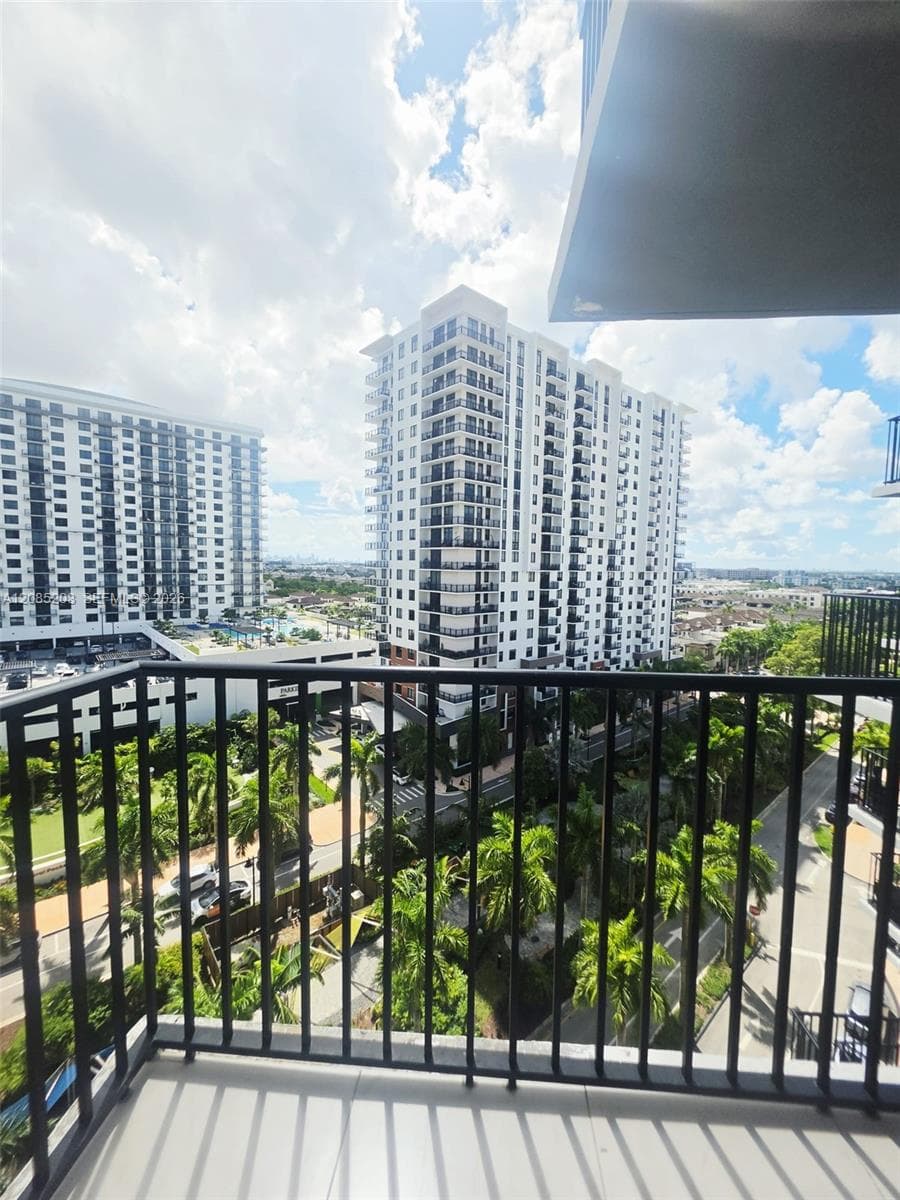 Condominium at 5252 NW 85th Ave # 809, Doral FL 33166