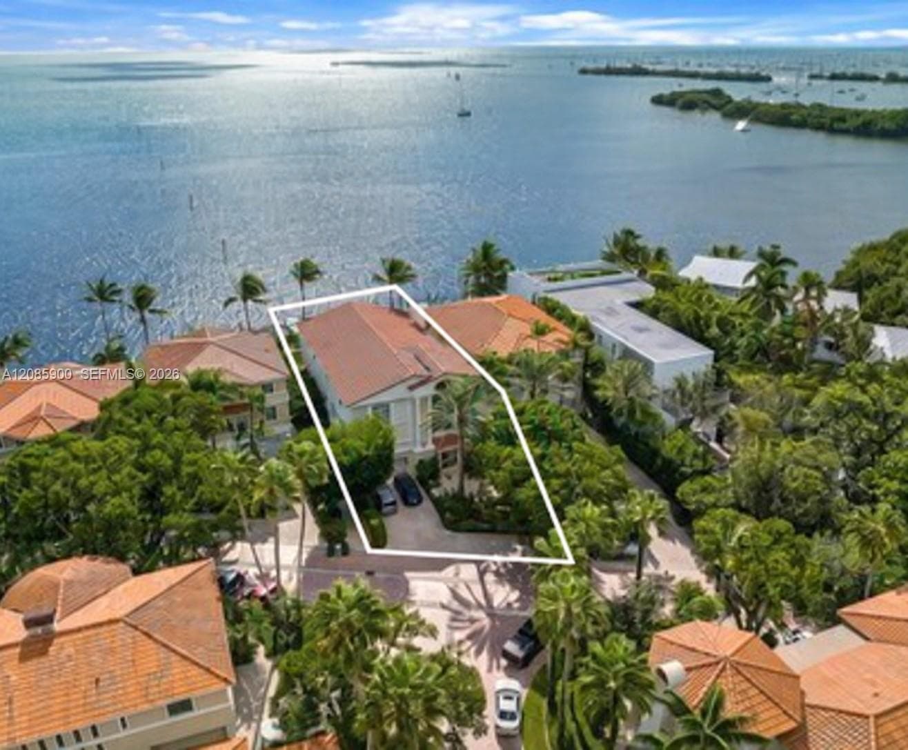 Single Family Residence at 3530 Bayshore Villas Dr, Miami FL 33133