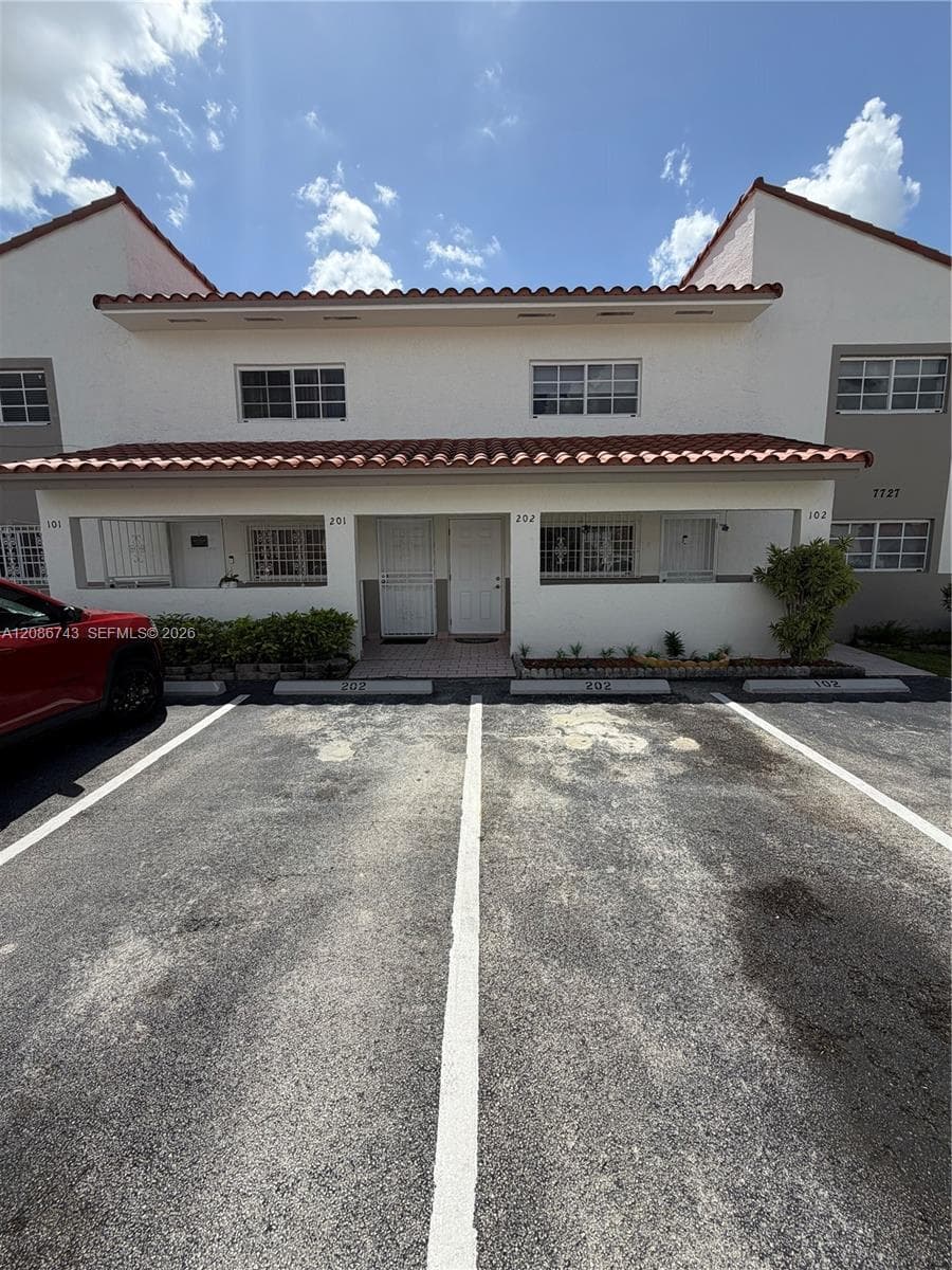Condominium at 7727 W 29th Ln # 39, Hialeah FL 33018